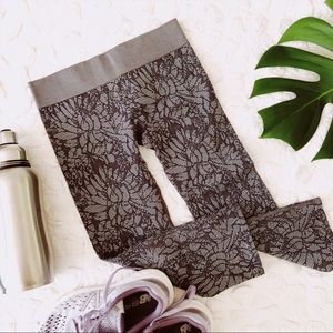 {fabletics} cropped workout pant size XS